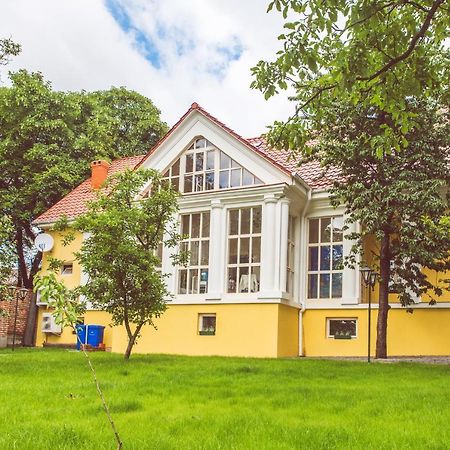 Boutique Hotel Villa P Uzhhorod Bagian luar foto