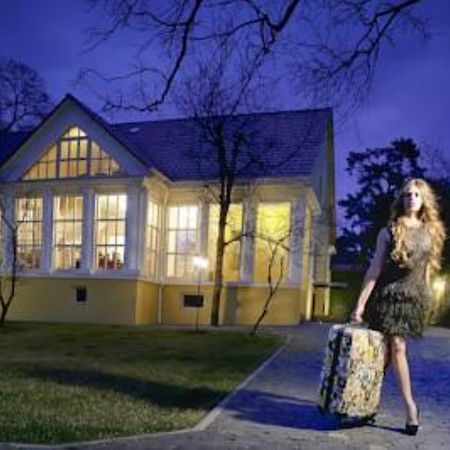 Boutique Hotel Villa P Uzhhorod Bagian luar foto