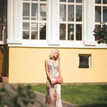 Boutique Hotel Villa P Uzhhorod Bagian luar foto