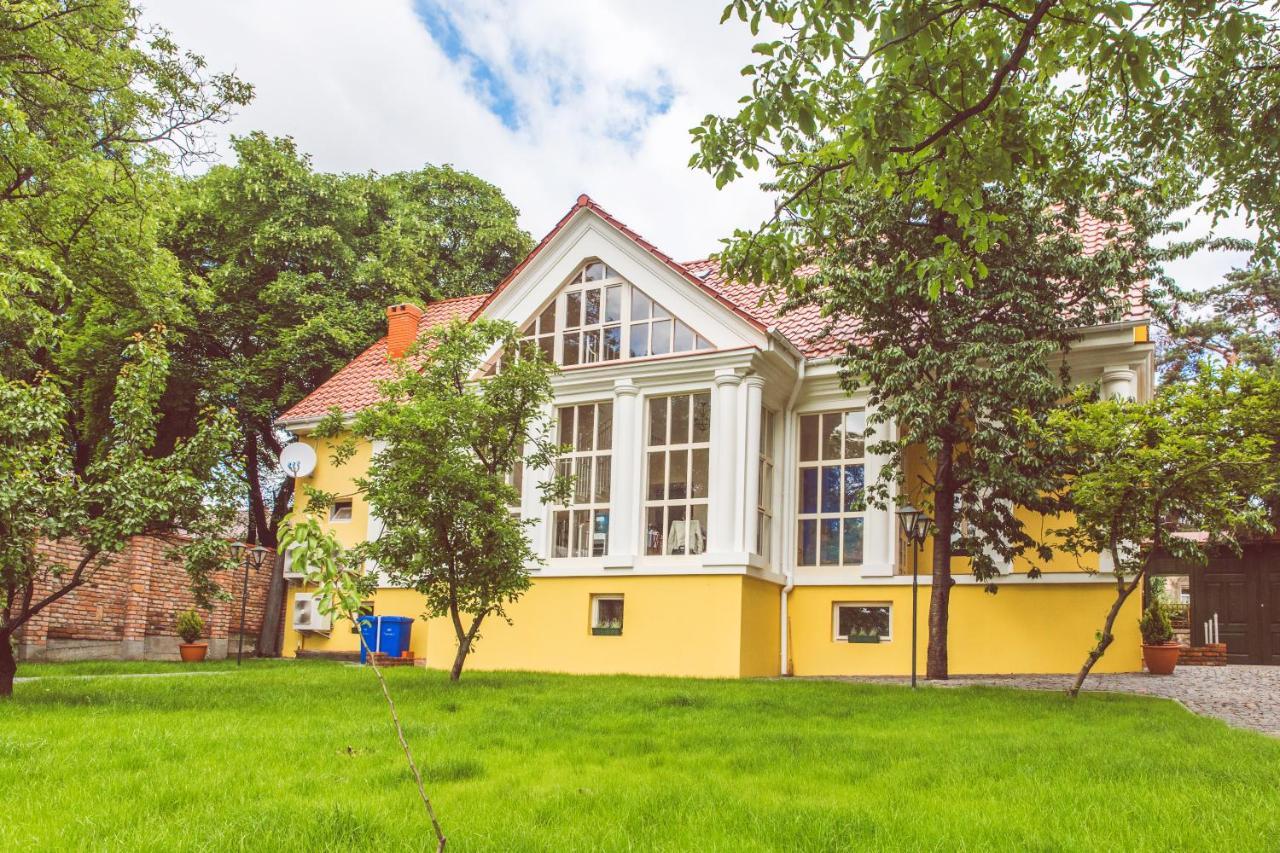 Boutique Hotel Villa P Uzhhorod Bagian luar foto