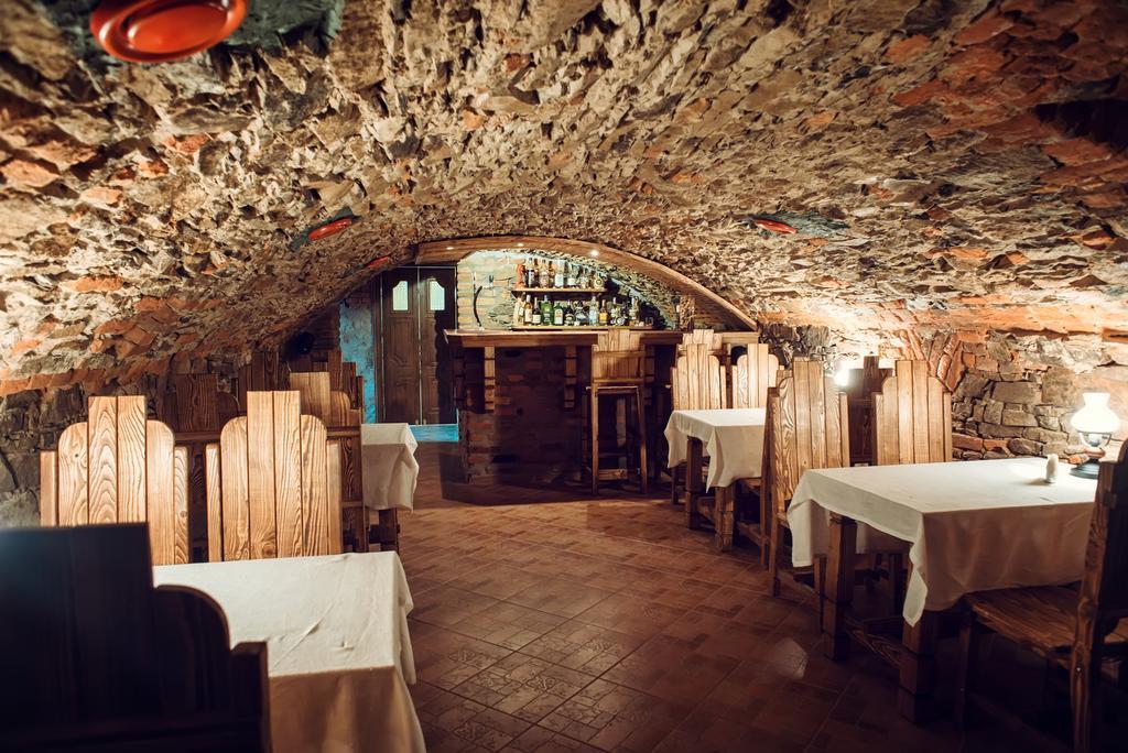 Boutique Hotel Villa P Uzhhorod Bagian luar foto