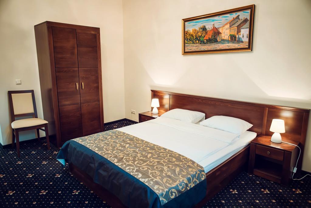 Boutique Hotel Villa P Uzhhorod Ruang foto