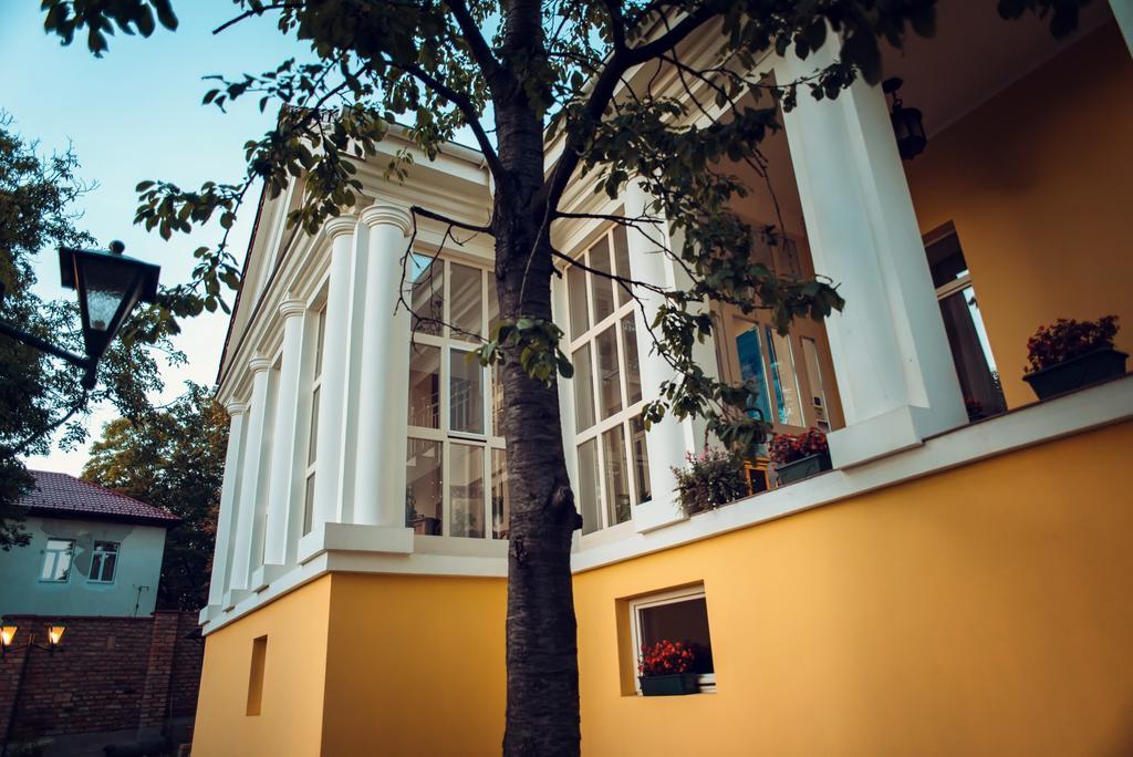 Boutique Hotel Villa P Uzhhorod Bagian luar foto