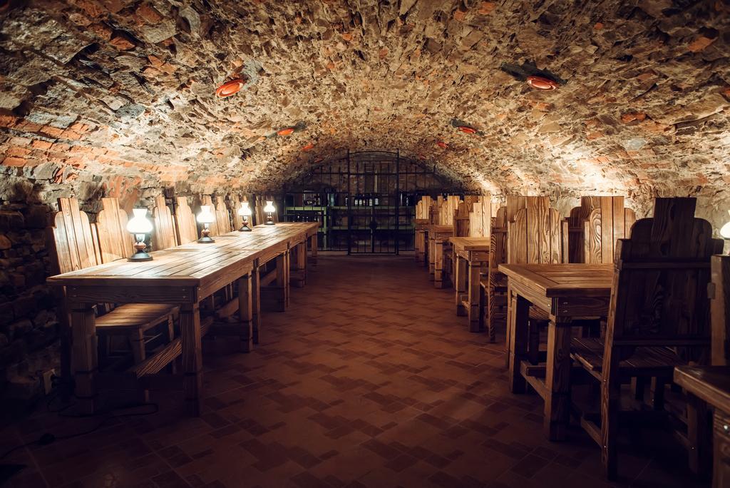 Boutique Hotel Villa P Uzhhorod Bagian luar foto