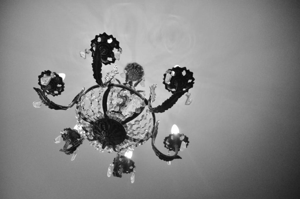 Boutique Hotel Villa P Uzhhorod Bagian luar foto