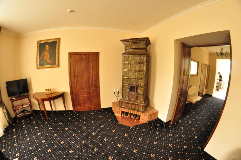 Boutique Hotel Villa P Uzhhorod Bagian luar foto