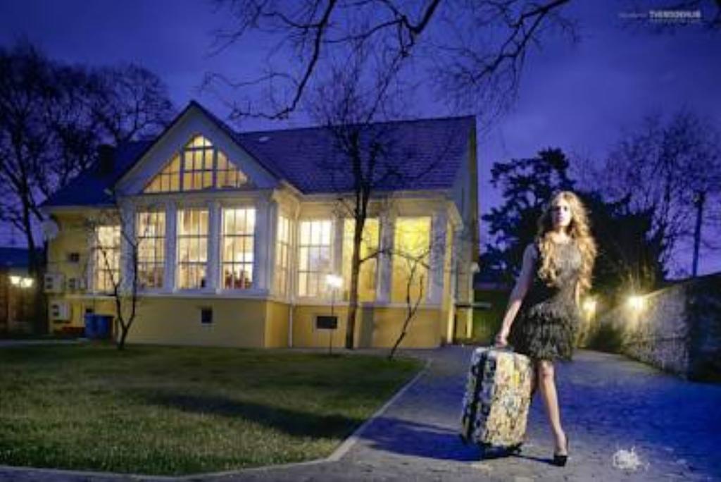 Boutique Hotel Villa P Uzhhorod Bagian luar foto