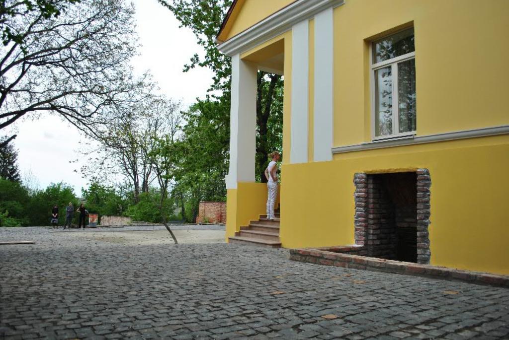 Boutique Hotel Villa P Uzhhorod Bagian luar foto