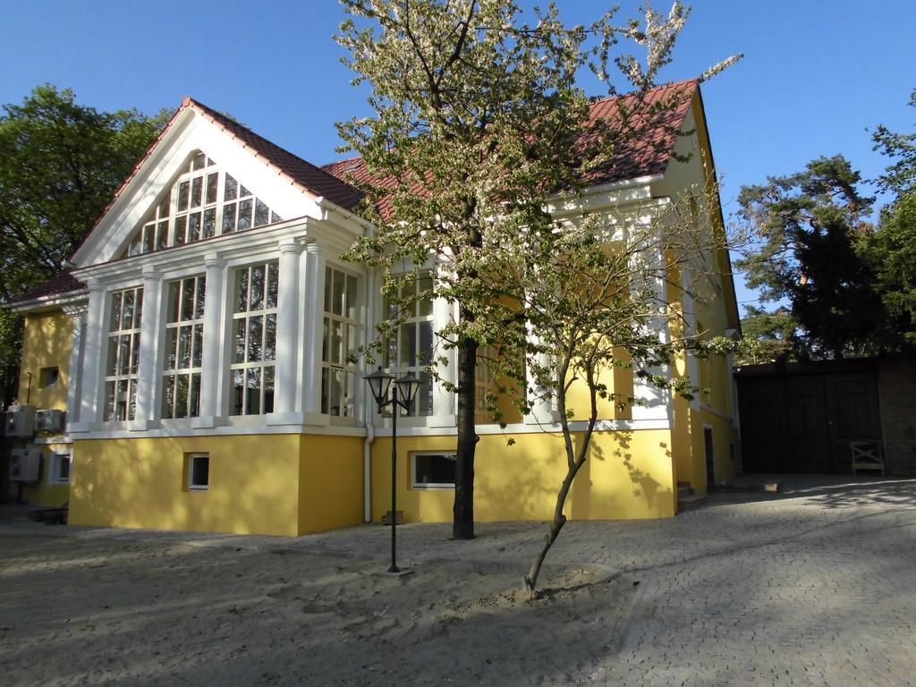 Boutique Hotel Villa P Uzhhorod Bagian luar foto