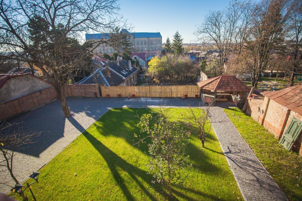 Boutique Hotel Villa P Uzhhorod Bagian luar foto